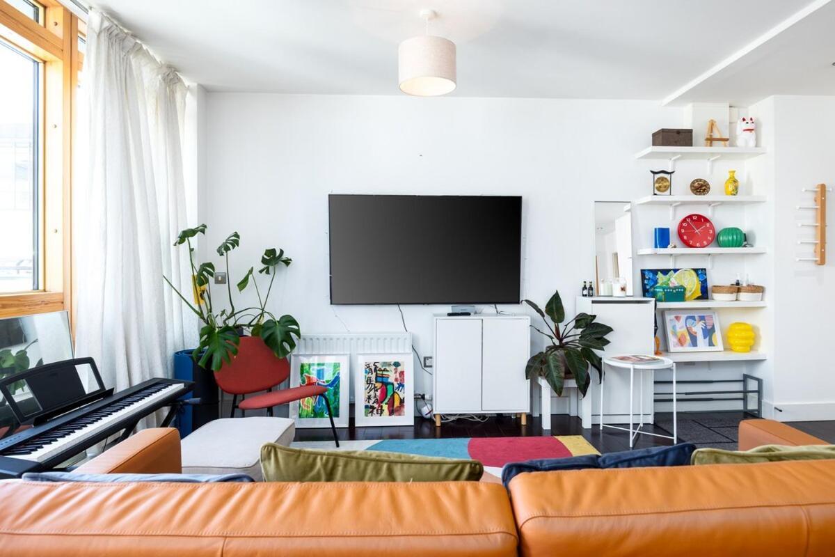 2br Balcony, Plants & Electric Piano Apartment *